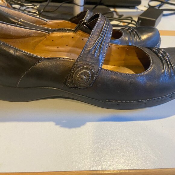 Clarks - Size 7.5M - Mary Jane Style Black Unstructured Comfort Shoes - Picture 5 of 10